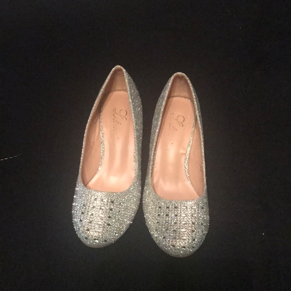 Shoes - Picture 3 of 4